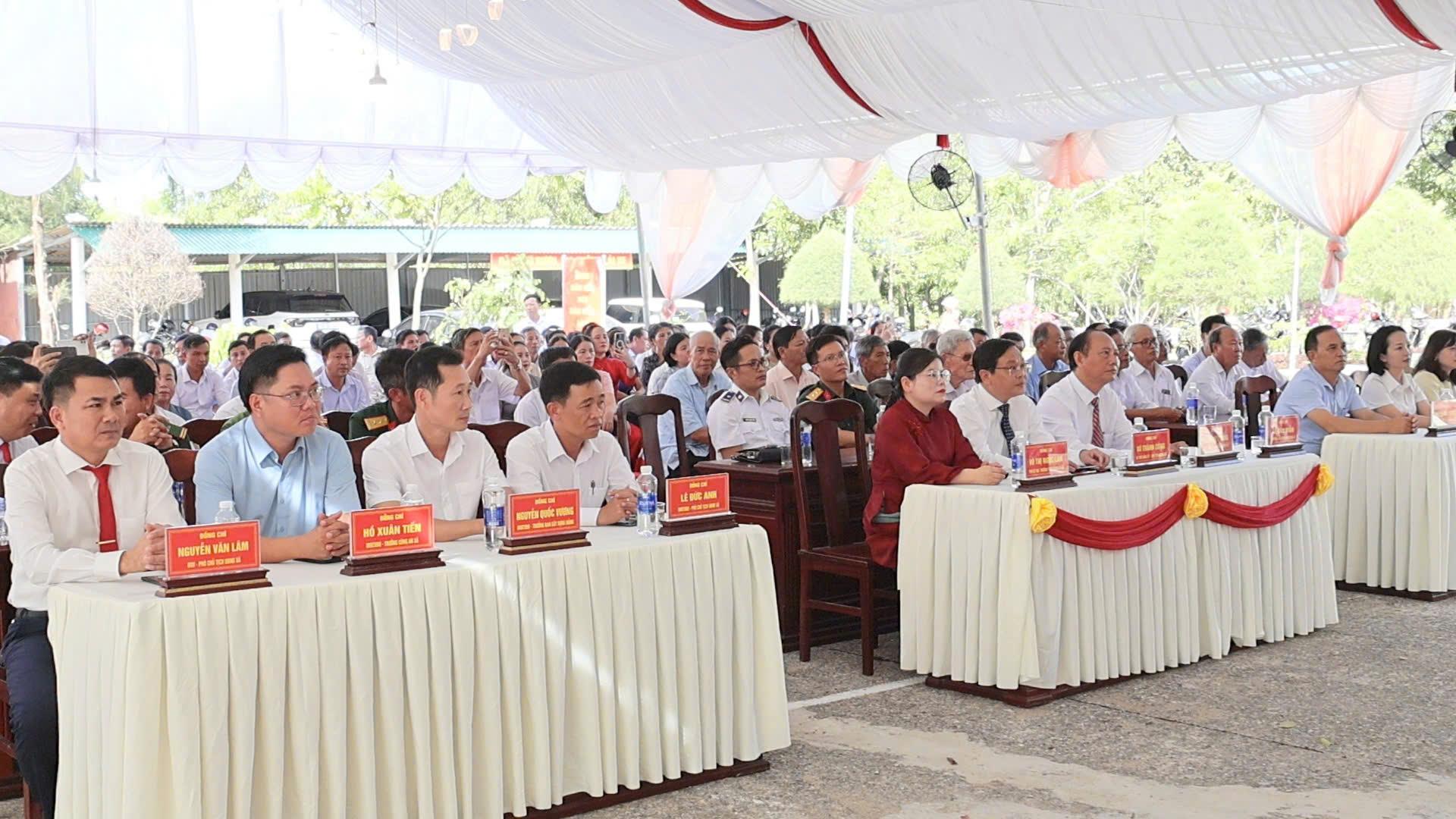 XÃ NAM CỬA VIỆT TỔ CHỨC LỄ CÔNG BỐ NGHỊ QUYẾT VỀ SẮP XẾP, TỔ CHỨC LẠI, ĐỔI TÊN THÔN VÀ KỶ NIỆM 01...